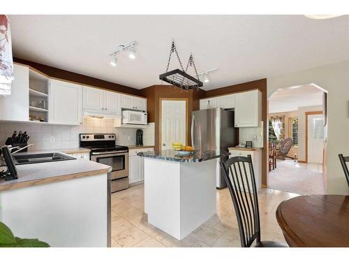 66 Tuscany Hills Point Nw, Calgary, AB - Indoor Photo Showing Kitchen