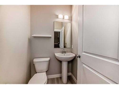 48 Nolanhurst Crescent Nw, Calgary, AB - Indoor Photo Showing Bathroom