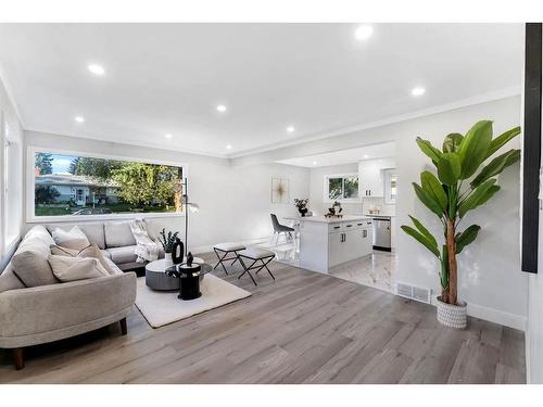 179 Flavelle Road Se, Calgary, AB - Indoor Photo Showing Living Room