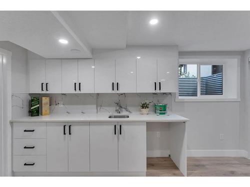 179 Flavelle Road Se, Calgary, AB - Indoor Photo Showing Kitchen