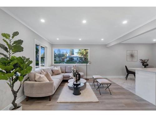 179 Flavelle Road Se, Calgary, AB - Indoor Photo Showing Living Room