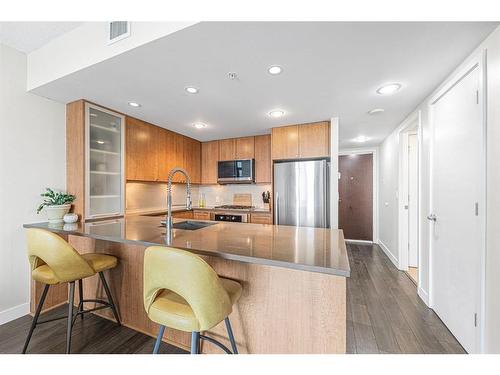 2303-1118 12 Avenue Sw, Calgary, AB - Indoor Photo Showing Kitchen With Stainless Steel Kitchen