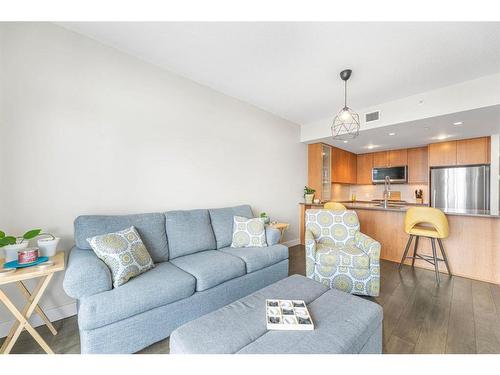 2303-1118 12 Avenue Sw, Calgary, AB - Indoor Photo Showing Living Room