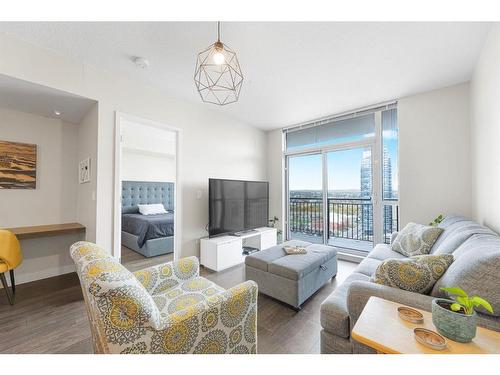 2303-1118 12 Avenue Sw, Calgary, AB - Indoor Photo Showing Living Room