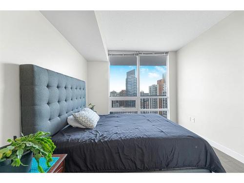 2303-1118 12 Avenue Sw, Calgary, AB - Indoor Photo Showing Bedroom