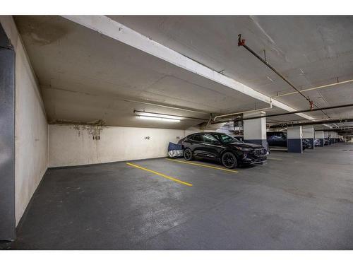 2303-1118 12 Avenue Sw, Calgary, AB - Indoor Photo Showing Garage