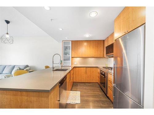 2303-1118 12 Avenue Sw, Calgary, AB - Indoor Photo Showing Kitchen With Stainless Steel Kitchen With Upgraded Kitchen