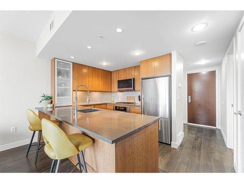 2303-1118 12 Avenue Sw, Calgary, AB - Indoor Photo Showing Kitchen With Stainless Steel Kitchen