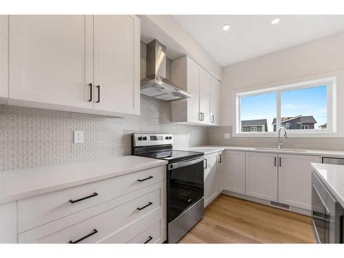 730 Bayview Hill Sw, Airdrie, AB - Indoor Photo Showing Kitchen