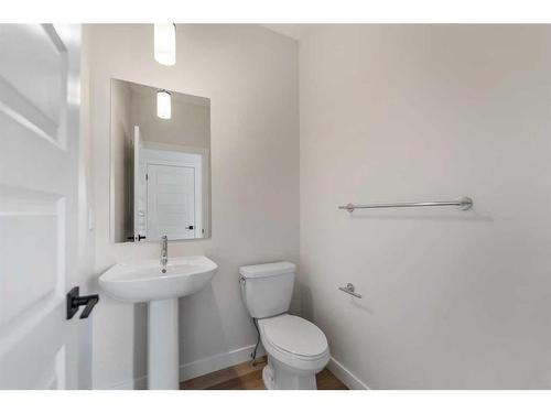 730 Bayview Hill Sw, Airdrie, AB - Indoor Photo Showing Bathroom