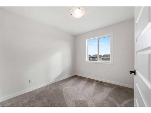 730 Bayview Hill Sw, Airdrie, AB - Indoor Photo Showing Other Room