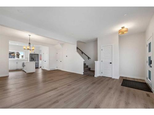 730 Bayview Hill Sw, Airdrie, AB - Indoor Photo Showing Living Room