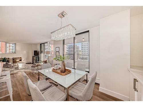 7D-133 25 Avenue Sw, Calgary, AB - Indoor Photo Showing Dining Room