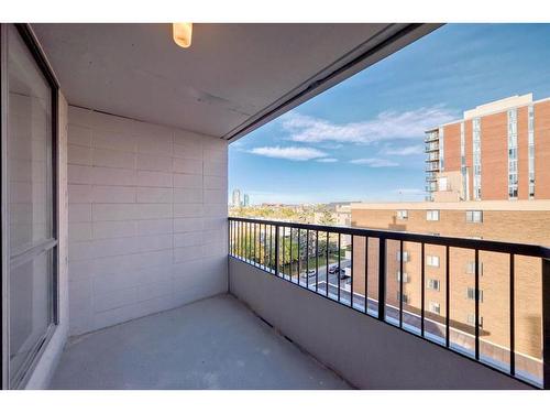 7D-133 25 Avenue Sw, Calgary, AB - Outdoor With Balcony With Exterior