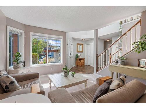 133 Valley Meadow Close Nw, Calgary, AB - Indoor Photo Showing Living Room