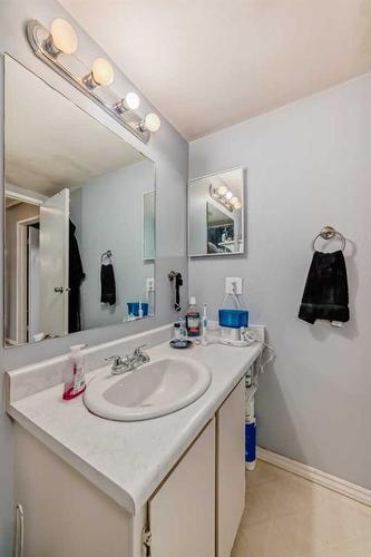 304-1512 16 Avenue Sw, Calgary, AB - Indoor Photo Showing Bathroom