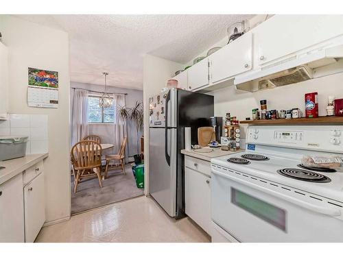 304-1512 16 Avenue Sw, Calgary, AB - Indoor Photo Showing Kitchen