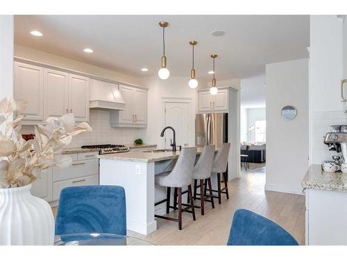 2201 31 Street Sw, Calgary, AB - Indoor Photo Showing Kitchen With Upgraded Kitchen