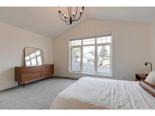 2201 31 Street Sw, Calgary, AB - Indoor Photo Showing Bedroom