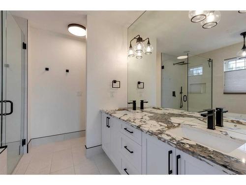 2201 31 Street Sw, Calgary, AB - Indoor Photo Showing Bathroom