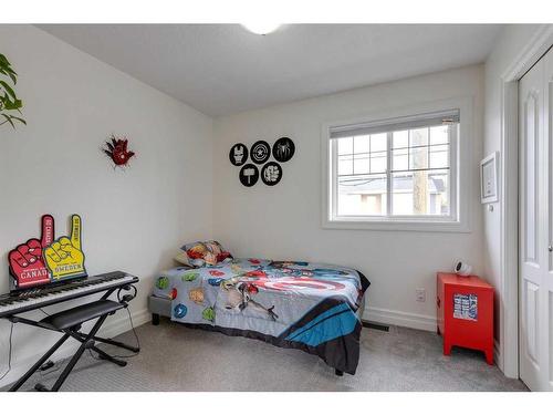 2201 31 Street Sw, Calgary, AB - Indoor Photo Showing Bedroom