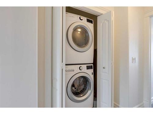 2201 31 Street Sw, Calgary, AB - Indoor Photo Showing Laundry Room