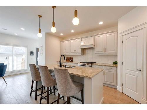 2201 31 Street Sw, Calgary, AB - Indoor Photo Showing Kitchen With Upgraded Kitchen