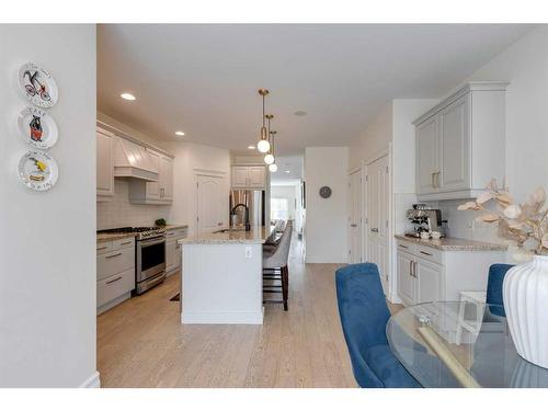 2201 31 Street Sw, Calgary, AB - Indoor Photo Showing Kitchen With Upgraded Kitchen