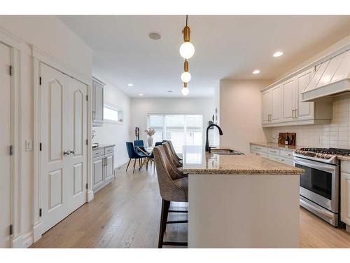 2201 31 Street Sw, Calgary, AB - Indoor Photo Showing Kitchen With Upgraded Kitchen