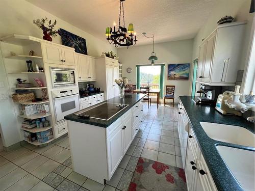 11 Black Bear, Rural Foothills County, AB - Indoor Photo Showing Kitchen