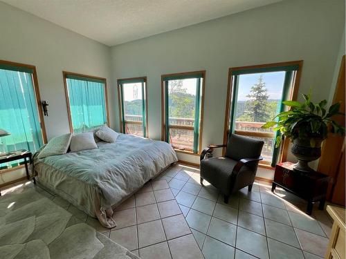 11 Black Bear, Rural Foothills County, AB - Indoor Photo Showing Bedroom