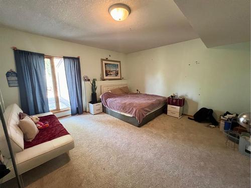 11 Black Bear, Rural Foothills County, AB - Indoor Photo Showing Bedroom