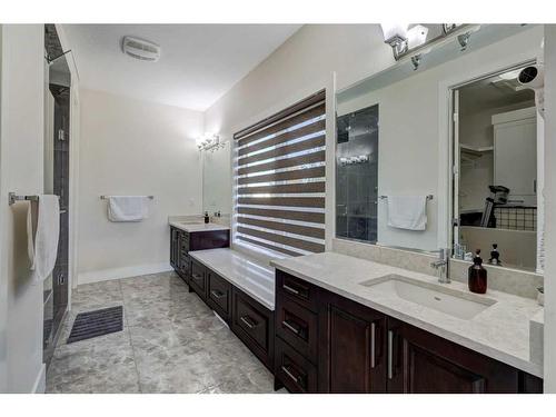 602 22 Avenue Ne, Calgary, AB - Indoor Photo Showing Bathroom