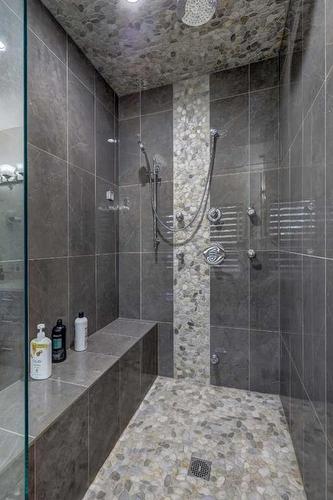 602 22 Avenue Ne, Calgary, AB - Indoor Photo Showing Bathroom