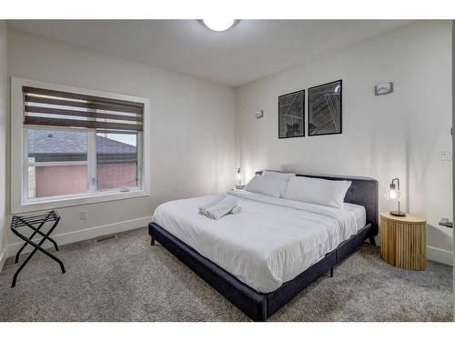 602 22 Avenue Ne, Calgary, AB - Indoor Photo Showing Bedroom