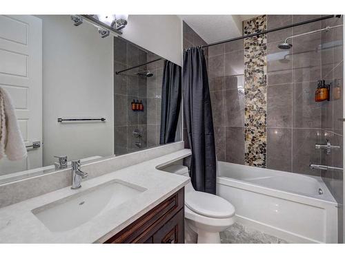 602 22 Avenue Ne, Calgary, AB - Indoor Photo Showing Bathroom