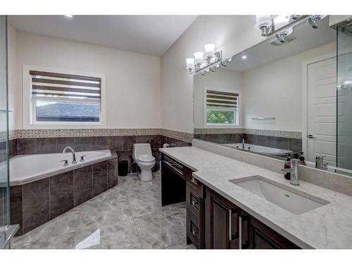 602 22 Avenue Ne, Calgary, AB - Indoor Photo Showing Bathroom