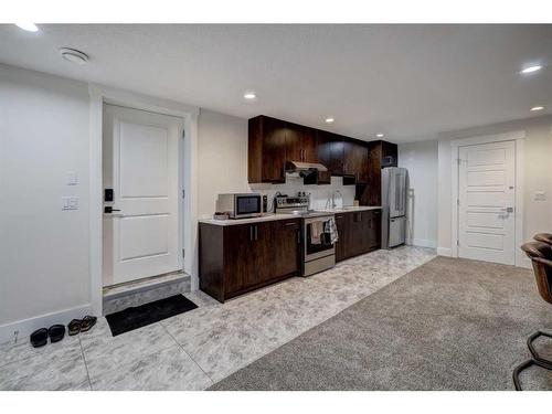 602 22 Avenue Ne, Calgary, AB - Indoor Photo Showing Kitchen