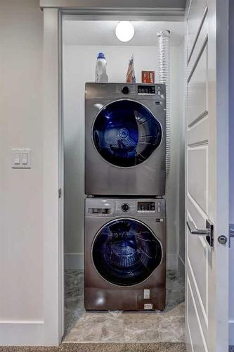 602 22 Avenue Ne, Calgary, AB - Indoor Photo Showing Laundry Room