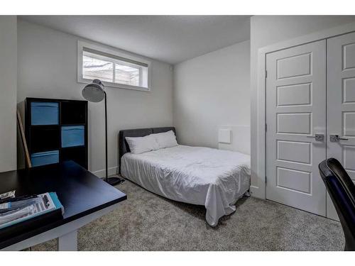 602 22 Avenue Ne, Calgary, AB - Indoor Photo Showing Bedroom