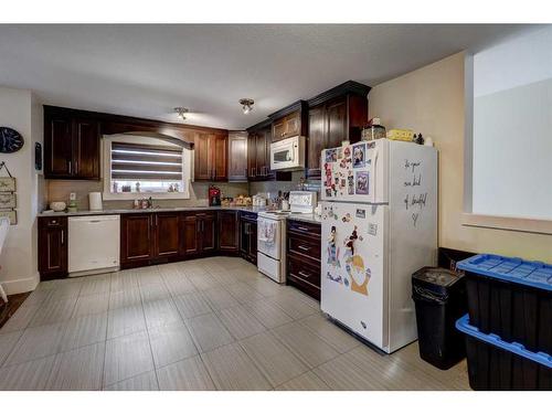 602 22 Avenue Ne, Calgary, AB - Indoor Photo Showing Kitchen