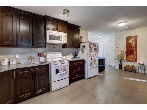 602 22 Avenue Ne, Calgary, AB - Indoor Photo Showing Kitchen