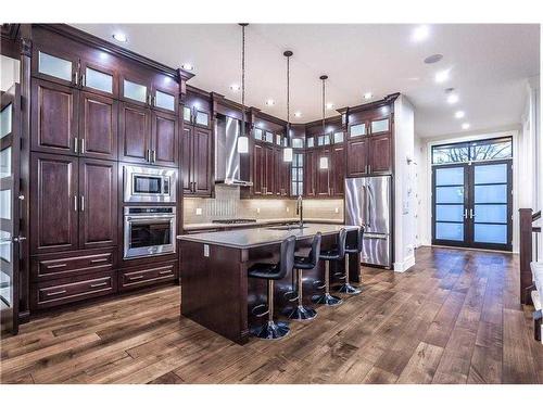 602 22 Avenue Ne, Calgary, AB - Indoor Photo Showing Kitchen With Stainless Steel Kitchen With Upgraded Kitchen