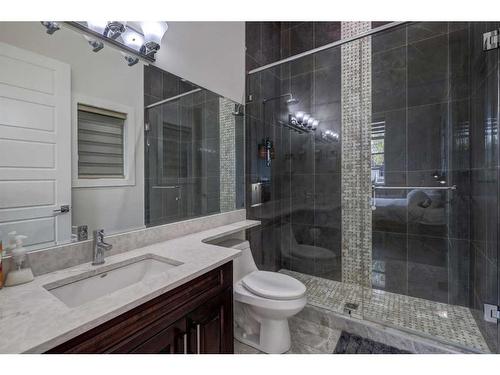 602 22 Avenue Ne, Calgary, AB - Indoor Photo Showing Bathroom