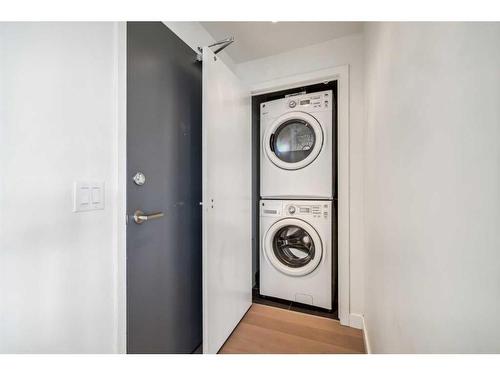 2702-1010 6 Street Sw, Calgary, AB - Indoor Photo Showing Laundry Room