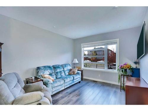 389 Midtown Gate Sw, Airdrie, AB - Indoor Photo Showing Living Room