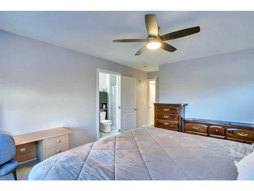 389 Midtown Gate Sw, Airdrie, AB - Indoor Photo Showing Bedroom