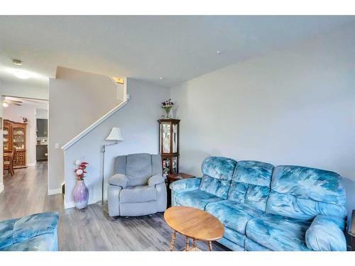 389 Midtown Gate Sw, Airdrie, AB - Indoor Photo Showing Living Room