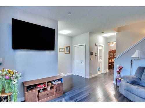 389 Midtown Gate Sw, Airdrie, AB - Indoor Photo Showing Living Room