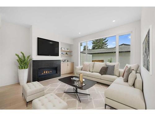 1417 41 Street Sw, Calgary, AB - Indoor Photo Showing Living Room With Fireplace